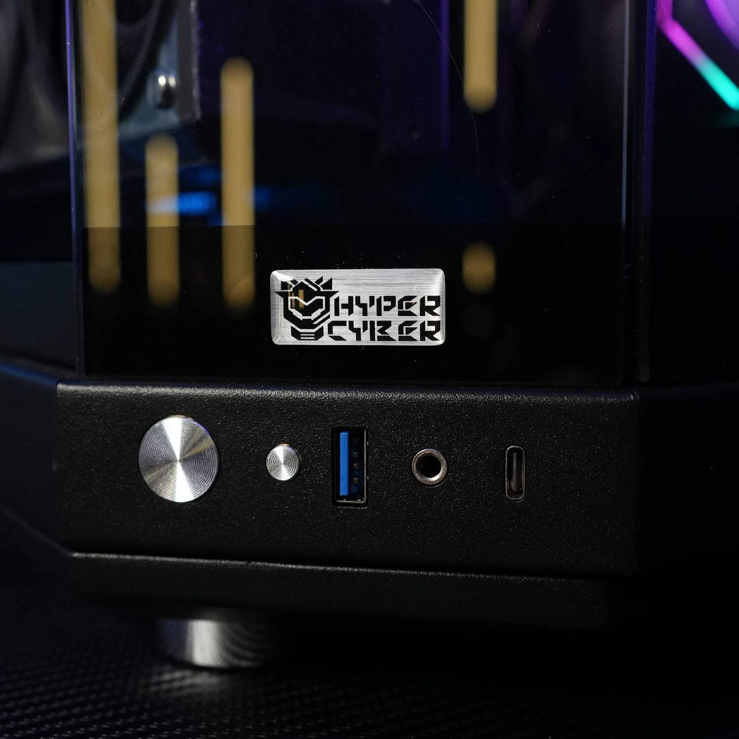 Gaming PC with AMD Ryzen 9 and RTX 4080 Super k7