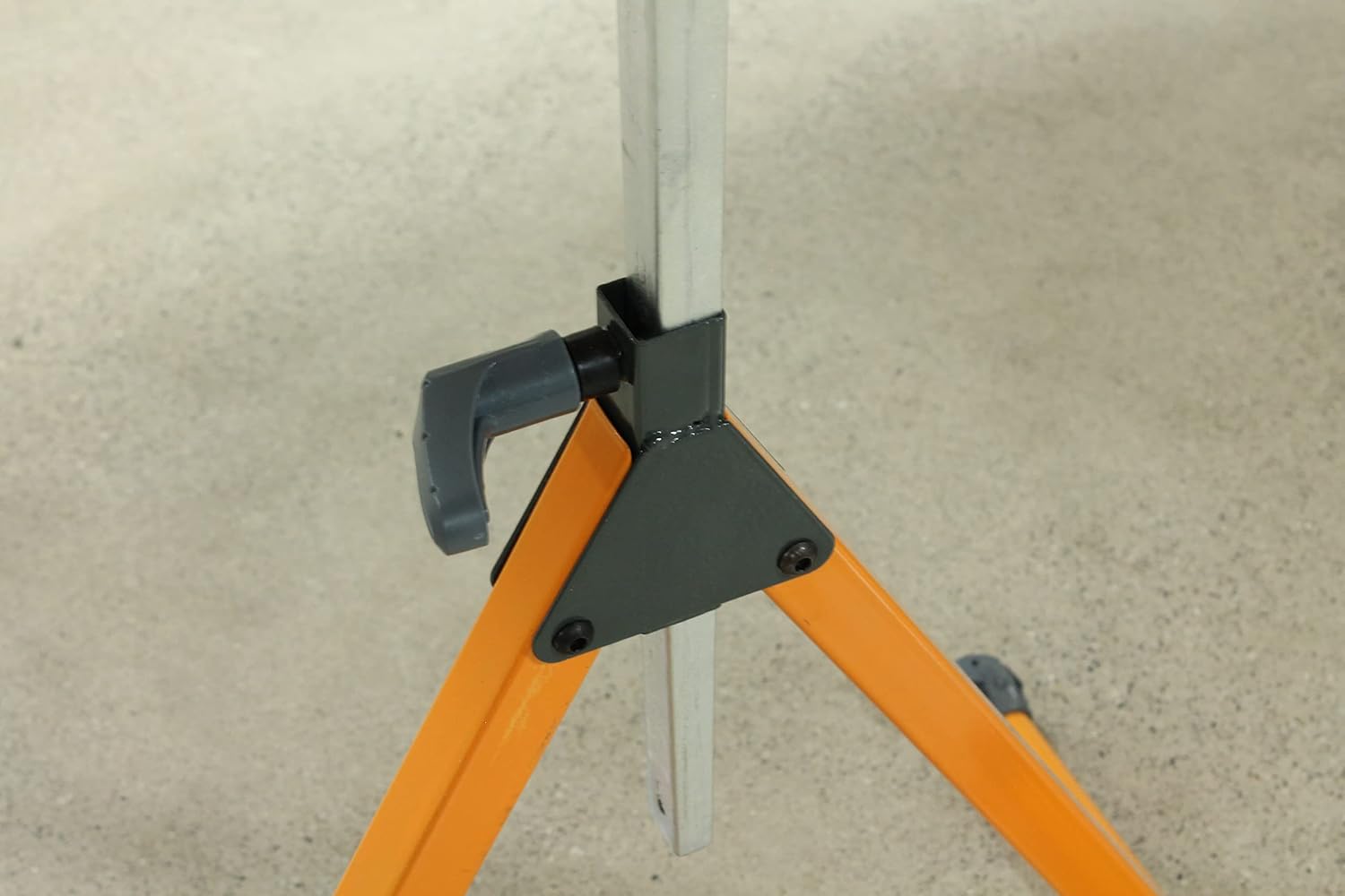 Miter Saw Workstation with Adjustable Roller Support k7q