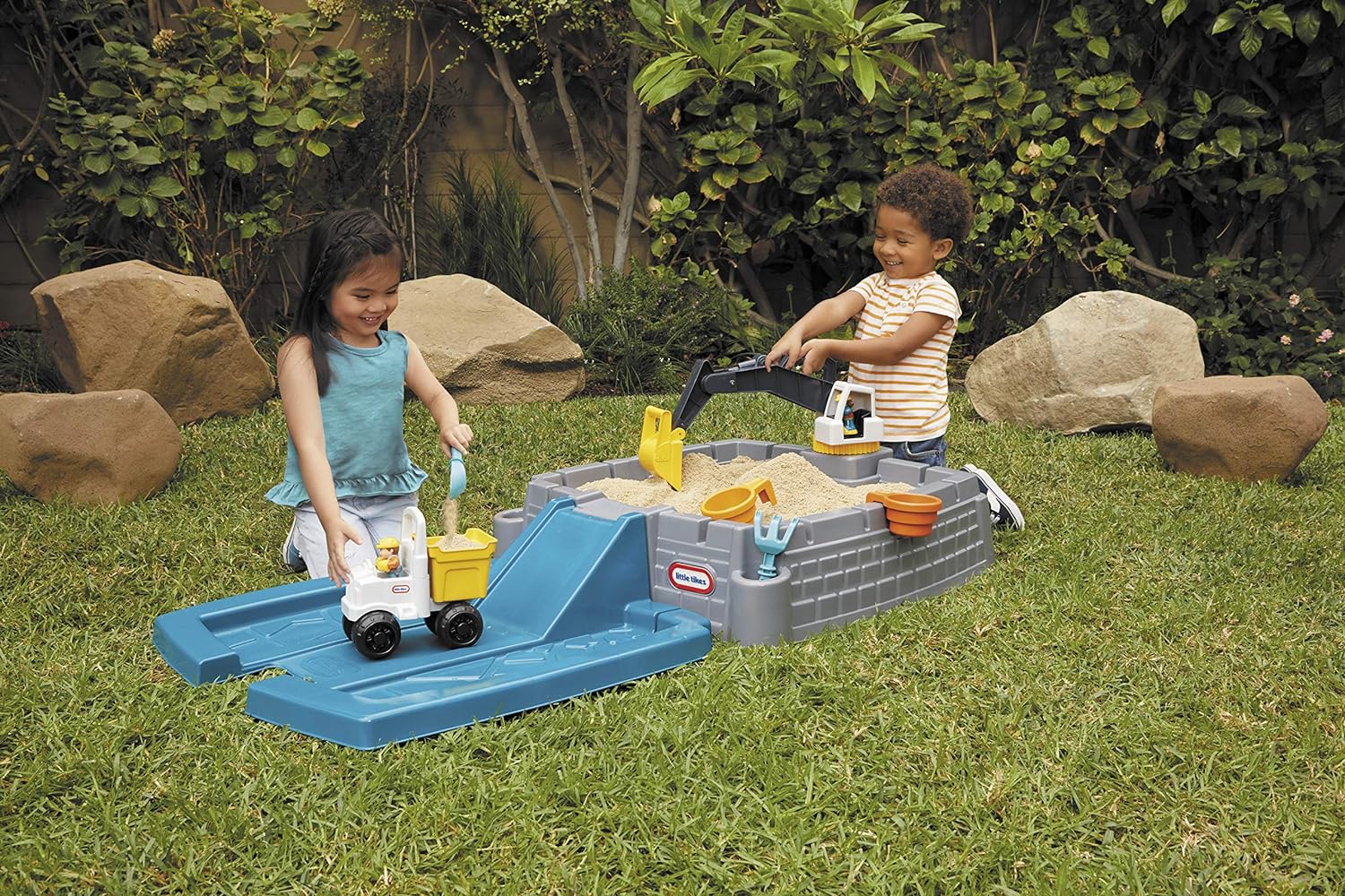 Excavator Sandbox with Lid and Play Sand Accessories k7m
